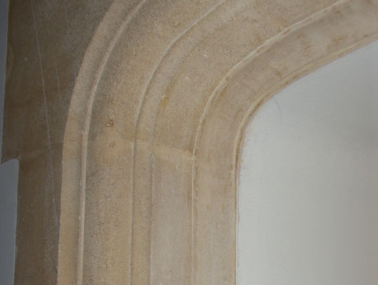Entrance archway cavetto moulding detail